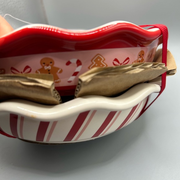 Holiday Time GINGERBREAD AND STRIPES Stoneware Mini Pie Plate Set NEW - Picture 3 of 10
